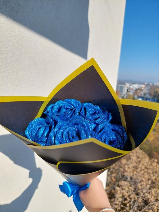 Букети от блестящи вечни рози