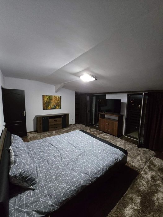 Vând apartament tip duplex Bd.Independenței