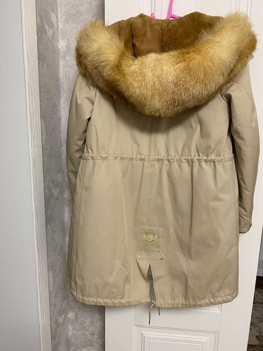 Продам парку.    натуральный мех.