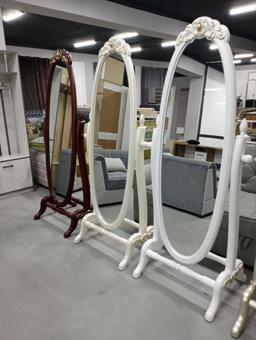 Напольная зеркало для гостиной