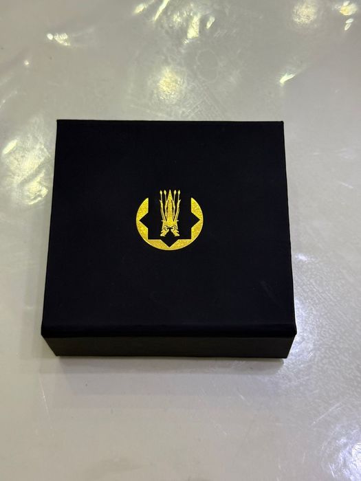 В идеальной состояние, имеется сертификат и упаковка.