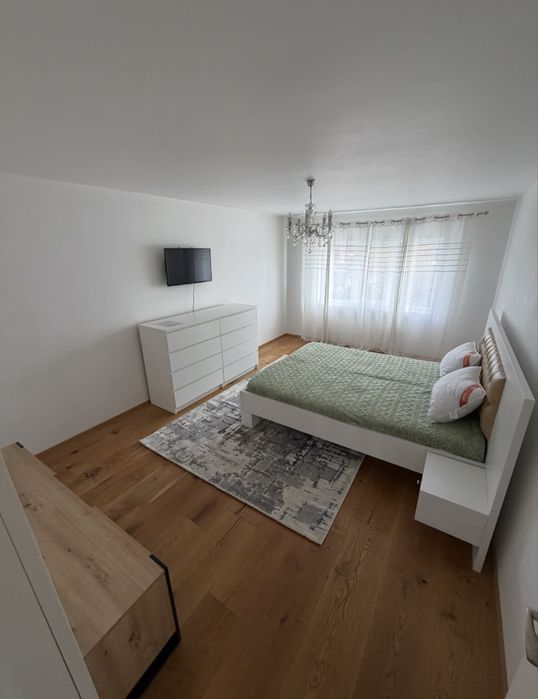 Apartamnet de închiriat .