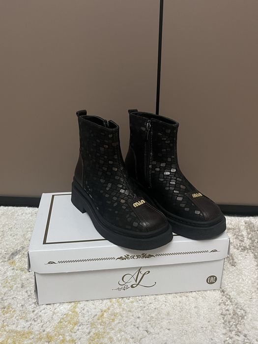 Кожаный детский ботинок