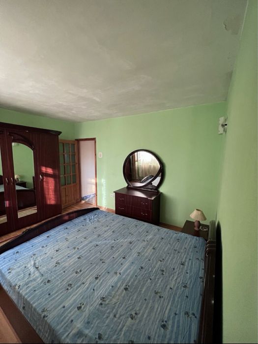 Închiriez apartament