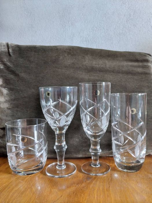 Кристални сервиви