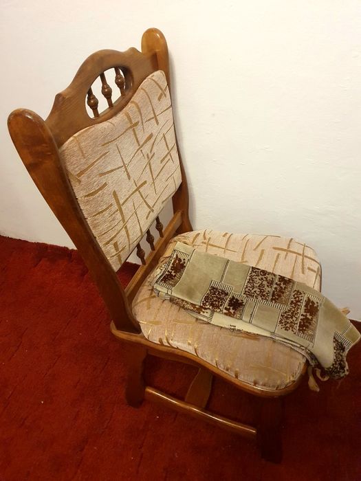 10 scaune elegante din lemn masiv (fag), tapițate, în Piatra Neamț