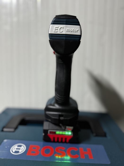 Bosch impact + flex cu afisaj acumulatori