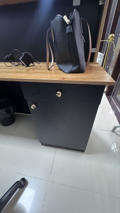 Ресепшен с полками