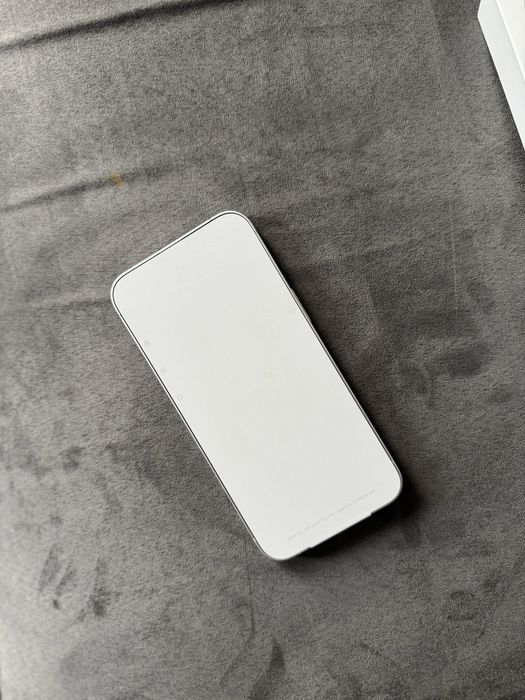 Iphone 16е чисто нов