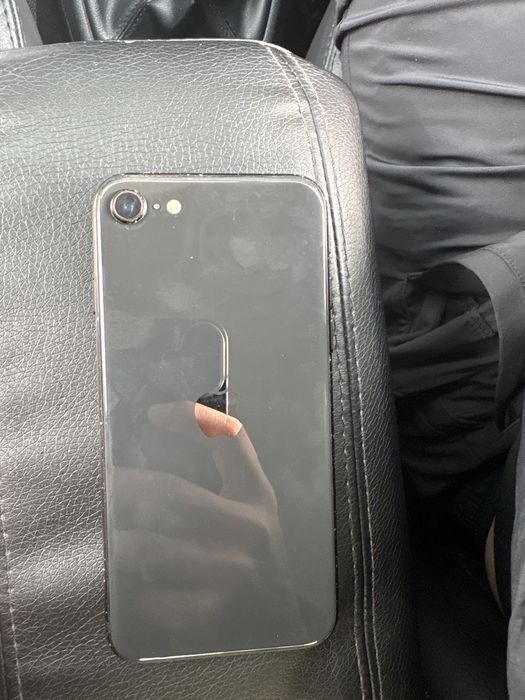 Iphone se 2020 продам