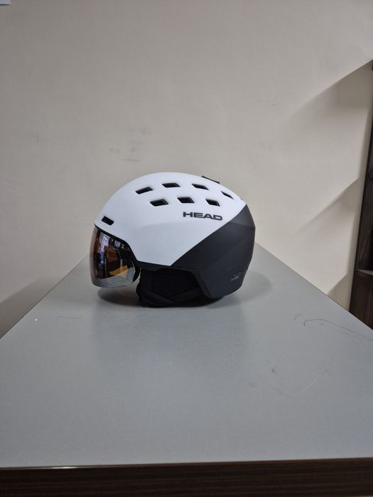 Каска за ски HEAD с очила . Отлично състояние,