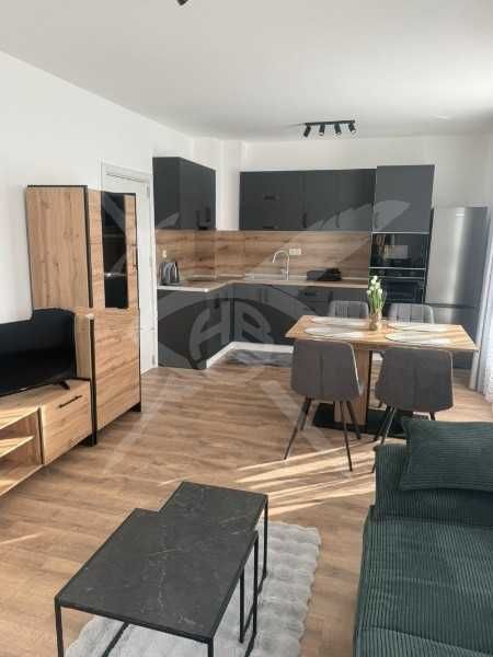 Дава се под наем тристаен апартамент в Център! 11837591