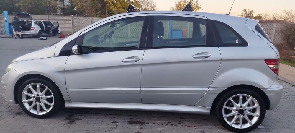 Vând Mercedes b 180clas