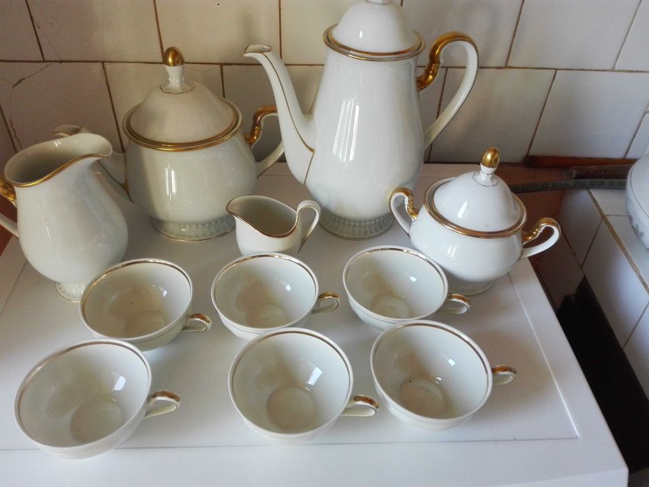 Немски сервиз за чай , попивателна  и чепкало за вълна.