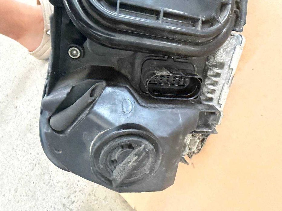 Far stanga sofer AUDI A6 C6 model cu bixenon si LED pentru facelift 2010 de europa volan stanga cod 4F0941003