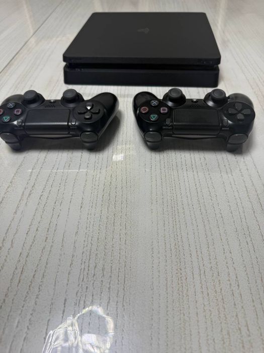 Playstation 4 slim, 2 jostik original