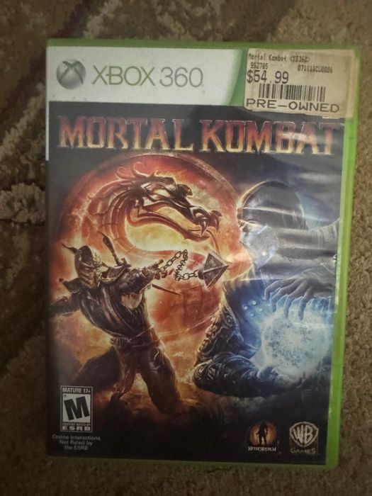 Продам Xbox, в комплекте 2 джойстика и диски