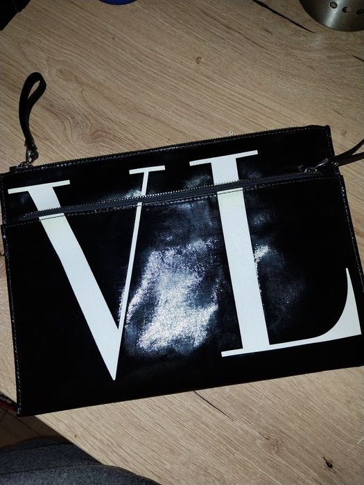 Vând geanta Valentino originala !