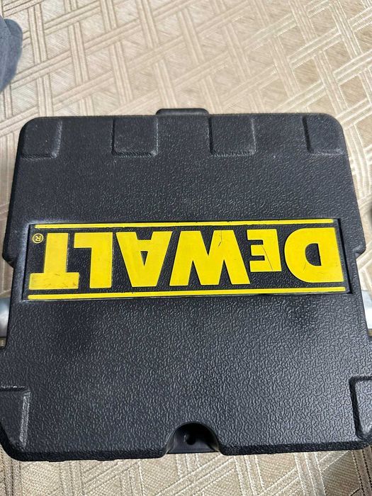 Лазер Dewalt червен лъч