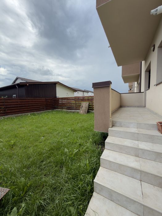 Garsoniera de inchiriat la parter cu gradina la intrare in Sanpetru cu loc de parcare