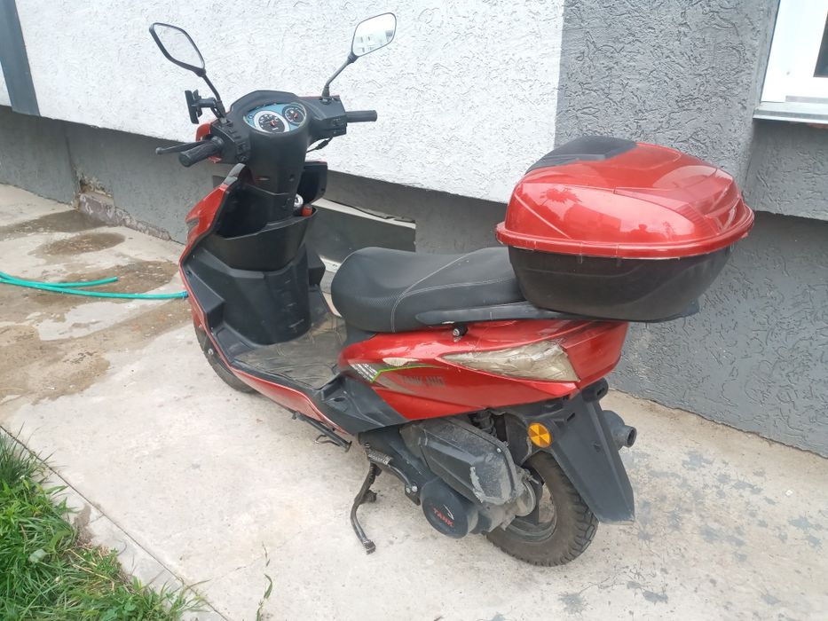 Мопед м8 на ходу срочно