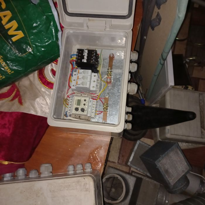 Электрощиток и электронагреватель