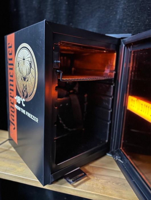 Продам барный холодильник