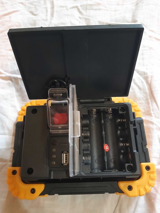 Proiector 5 LED-uri 50w , incarcare solara