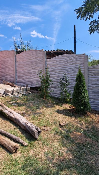Gard  din beton  este în comuna celaru