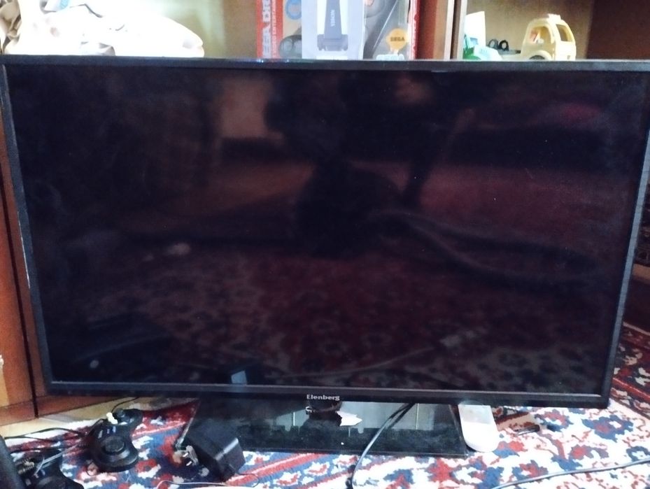 Продам телевизор Elenberg