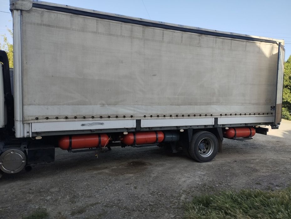 ДАФ СФНИ Кузифи сотилади .узунлиги 8 мт.енига 2.50 мт баландлиги 2.70м