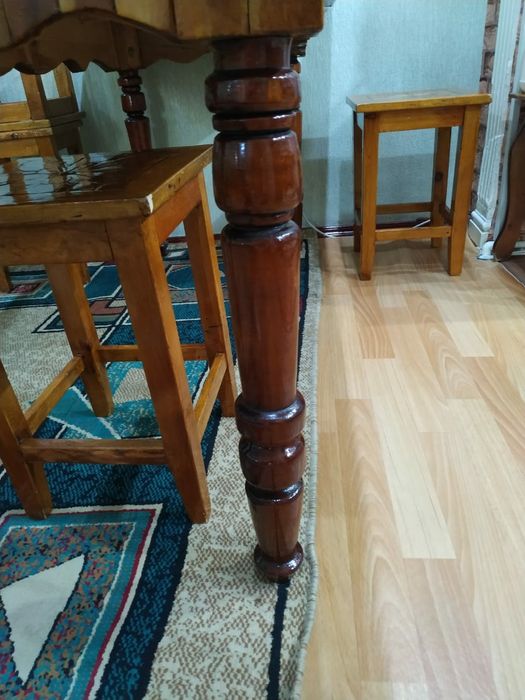 Стол обеденный и 4 табурета , дерево натуральное, ручная работа