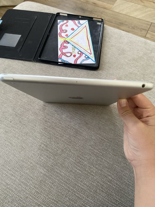 IPad 6-7 поколения не включается