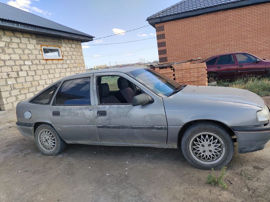 Автомобиль Опель вектра