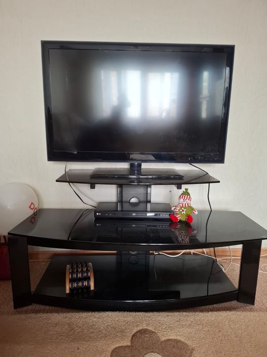 Телевизор с тумбой