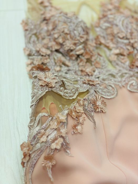 Официална рокля с 3D цветя