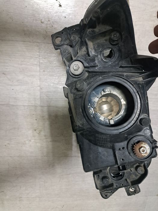 Амортизатор на мазду