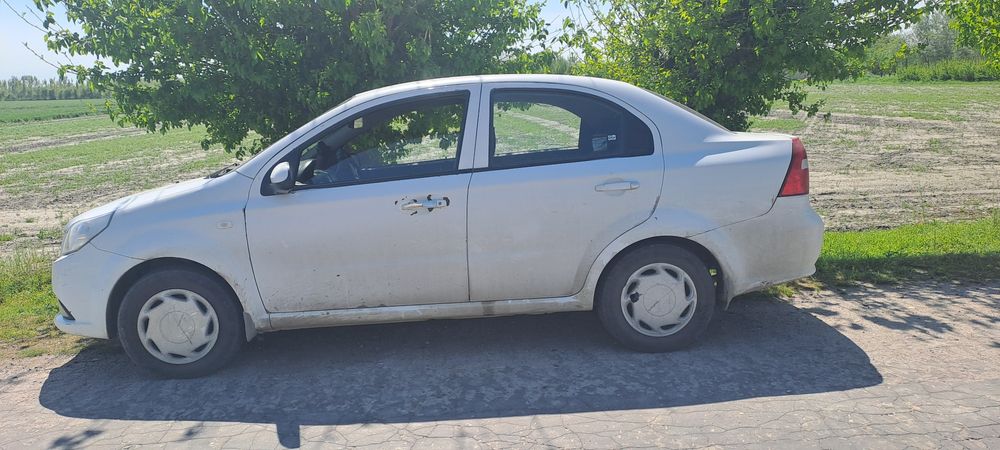 Nexia 3 avtomobil sotiladi.