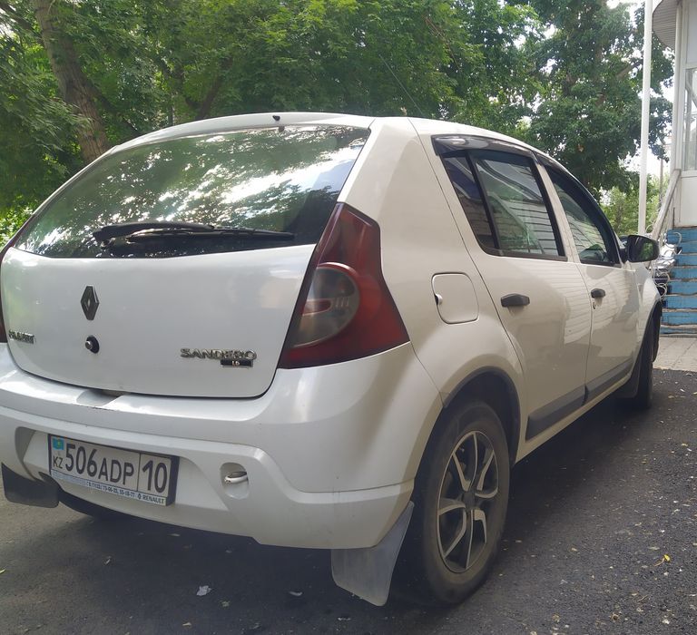 Рено Сандеро  2013г