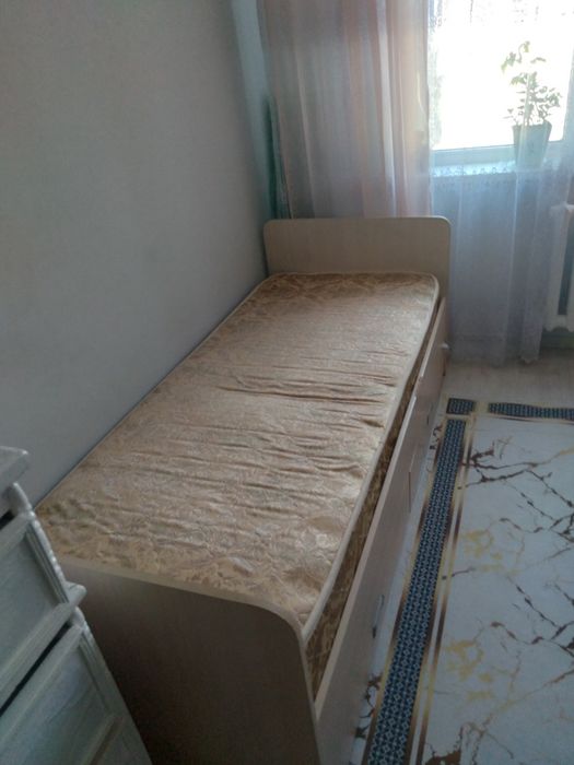 Кровать с матрацом