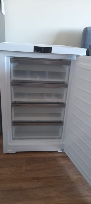 Vând congelator liebherr