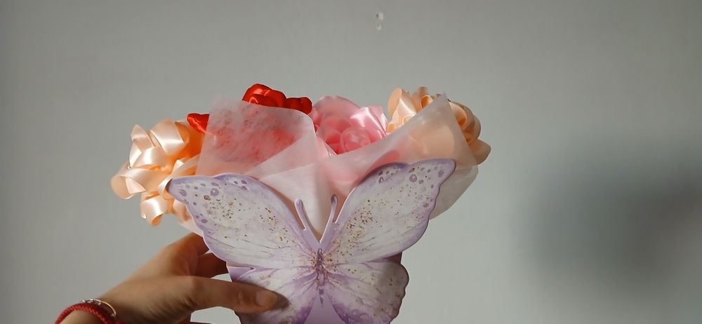 Букет от сатенени рози