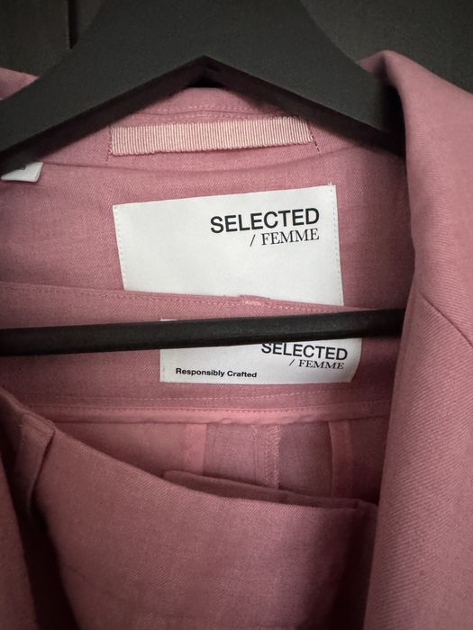 Розов костюм Selected Femme