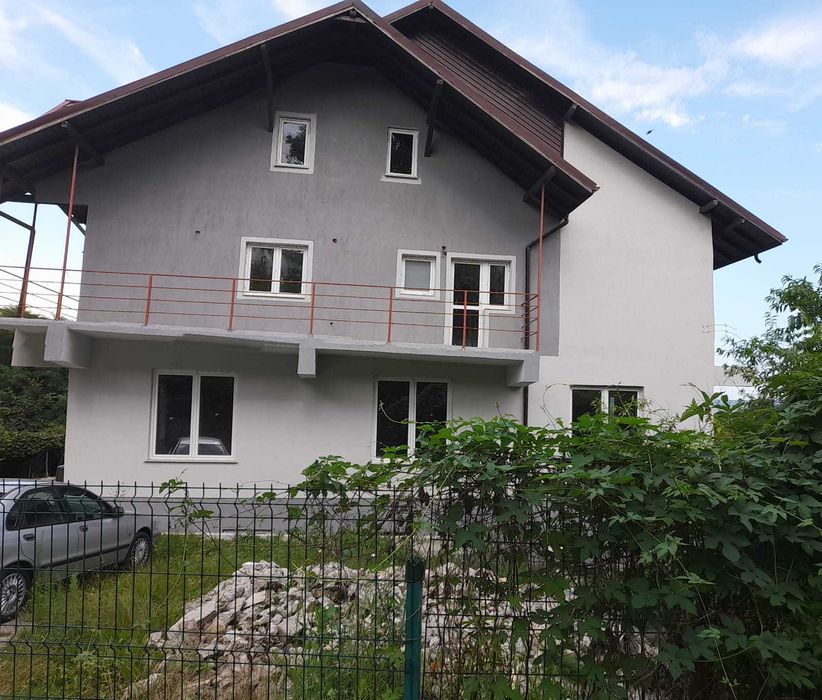 Spații comerciale de inchiriat