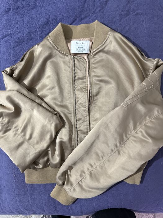 Бомбер укороченный bershka