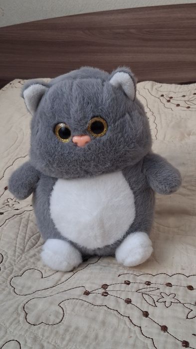 Кросовки 45  размер + игрушки и шнуры