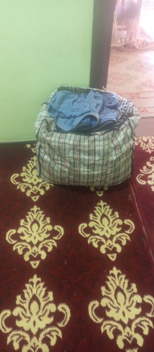 Arzon kiyimlar sotiladi