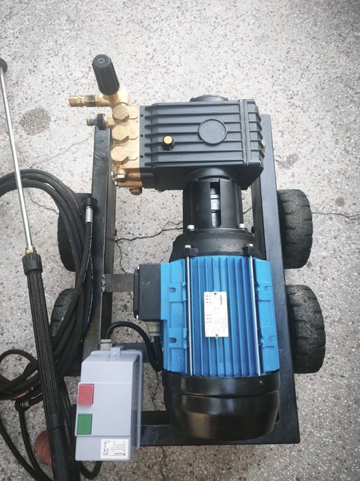 Grup de pompare cu presiune Interpump