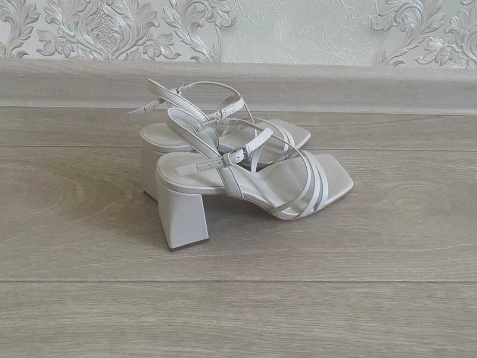 Продам босоножки 36-37 размер