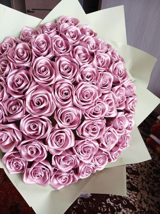 Цветы из атласных ленты